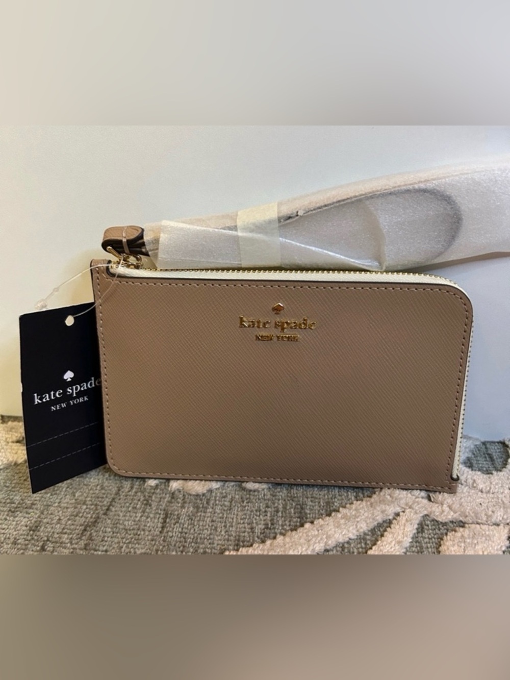 Kate Spade Lucy Taupe and Ivory Leather Wristlet! NWT!